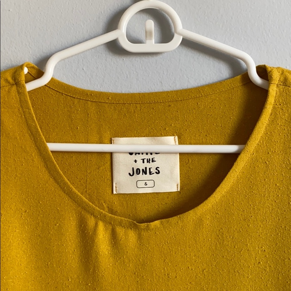 Jamie and the Jones raw silk Mustard Short Sleeve Tee - Picture 2 of 2